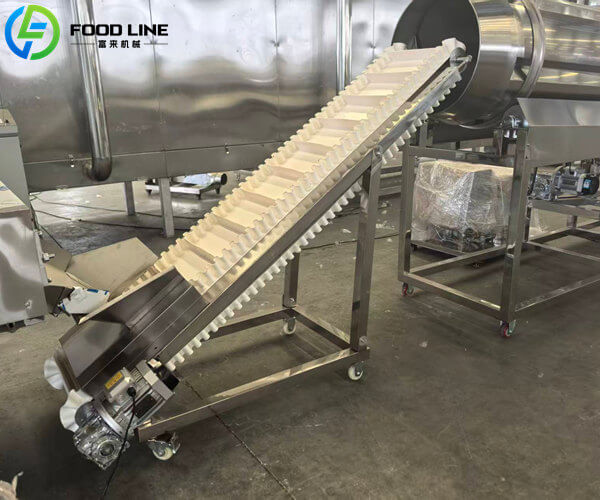 elevator in dog cat food making line