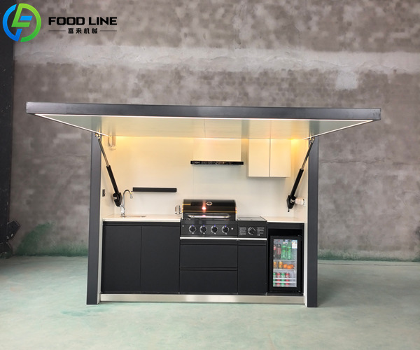 outdoor catering kitchen with aluminum panel